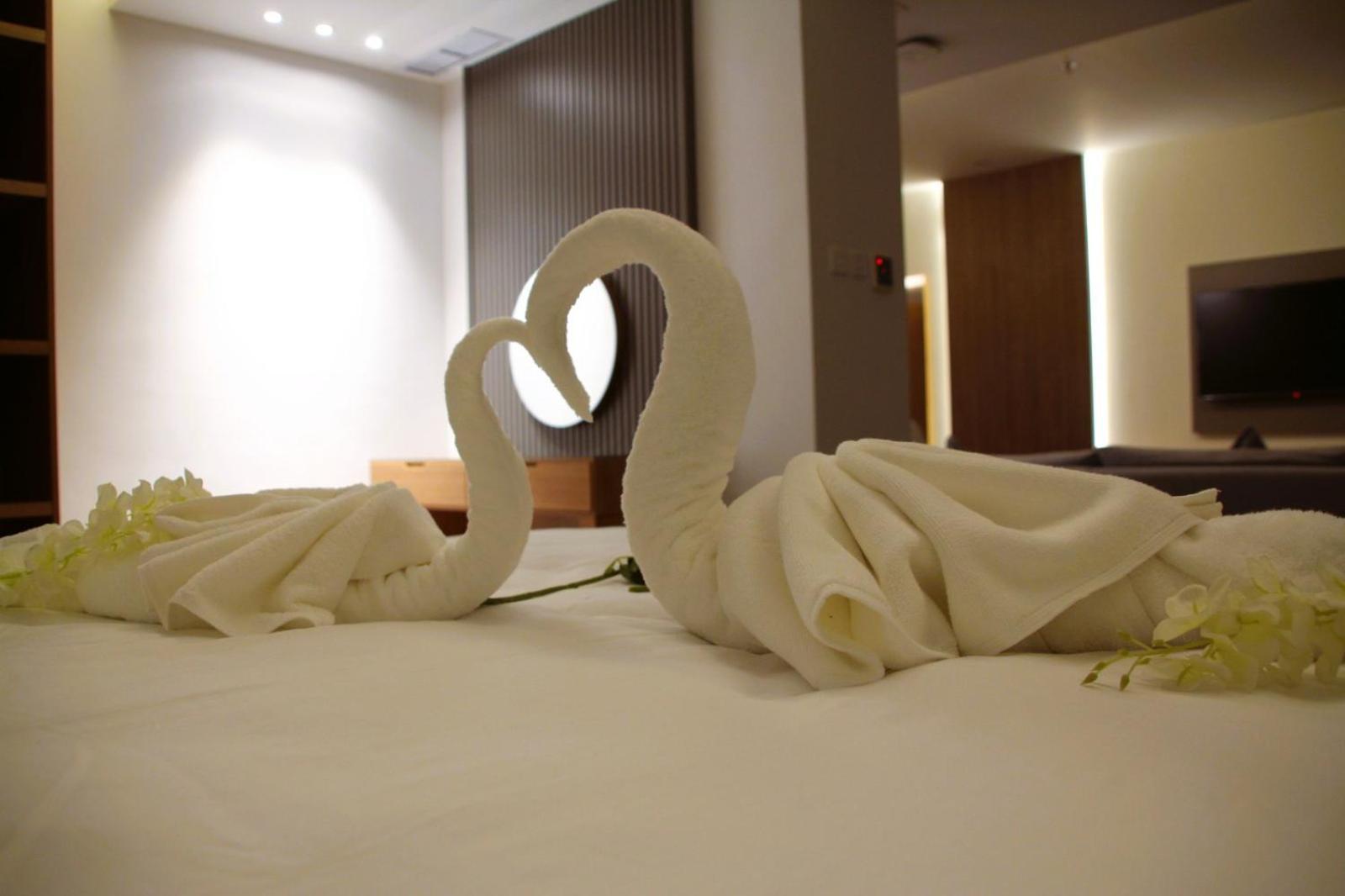 Plaza Athenee Hotel Кувейт Экстерьер фото