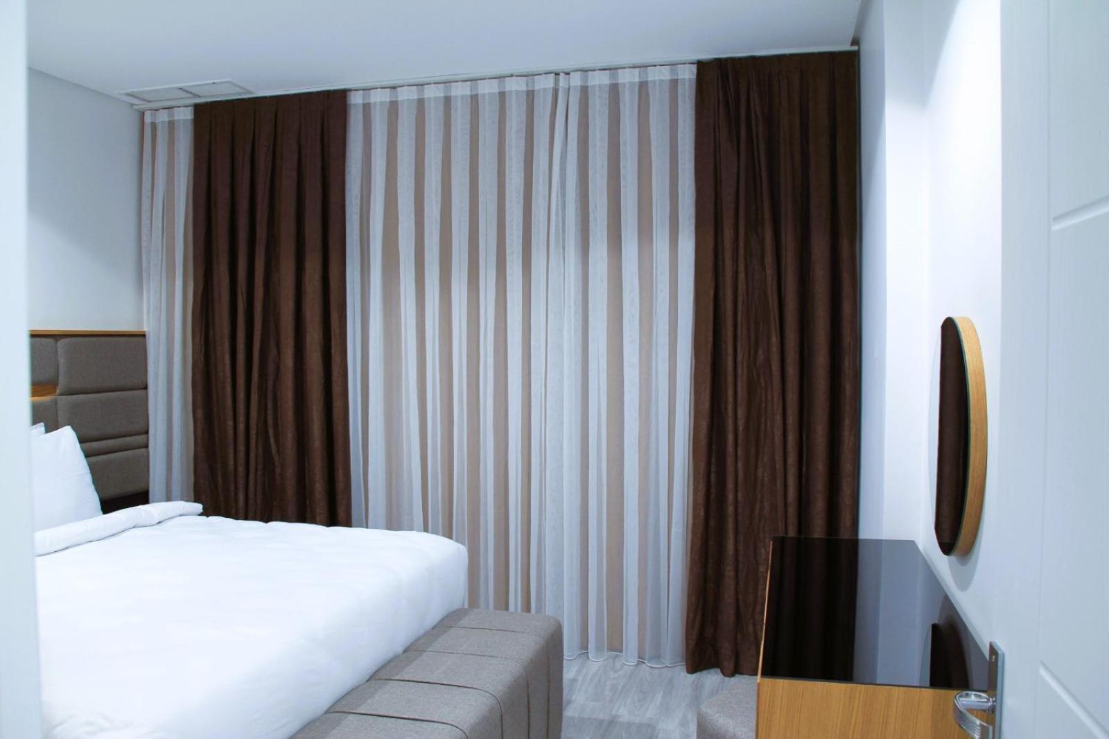 Plaza Athenee Hotel Кувейт Экстерьер фото